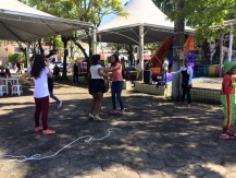 Crianas se divertem na Praa Padre Roher